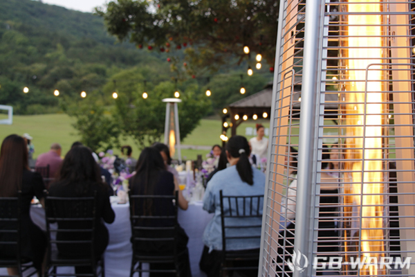 Nuestros calentadores de patio son perfectos para reuniones al aire libre